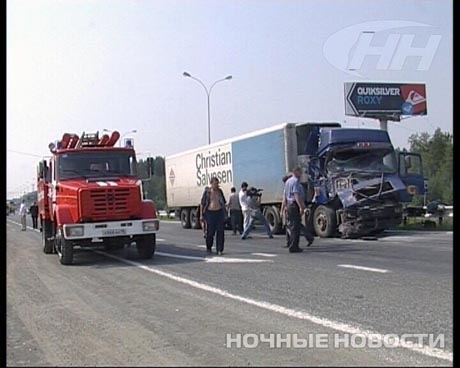 Жуткая авария на Московском тракте, возле «Меги»: Фура с отказавшими тормозами на всем ходу врезалась в пассажирский автобус. Без крови не обошлось